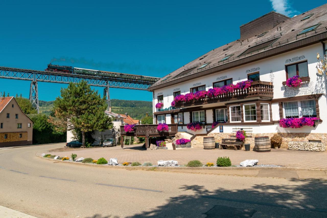 Landhotel Loewen Blumberg Exterior photo