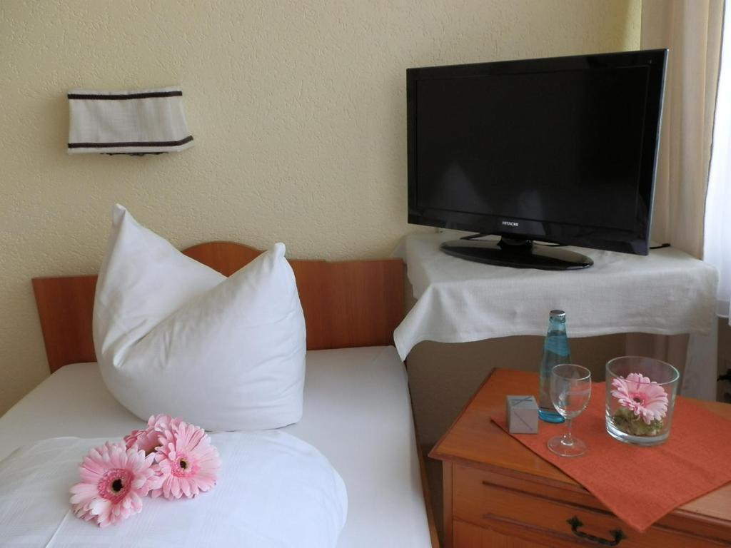 Landhotel Loewen Blumberg Room photo
